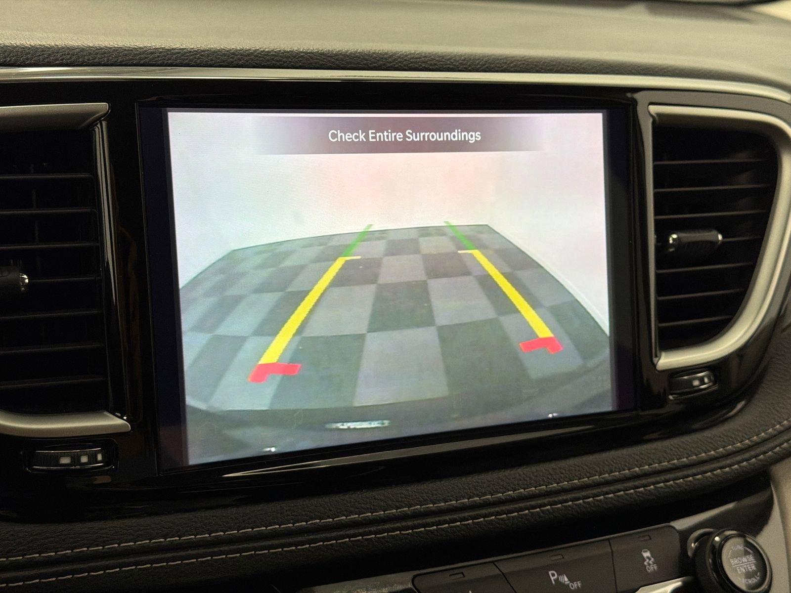 Used 2023 Chrysler Pacifica Touring-L FWD image 27