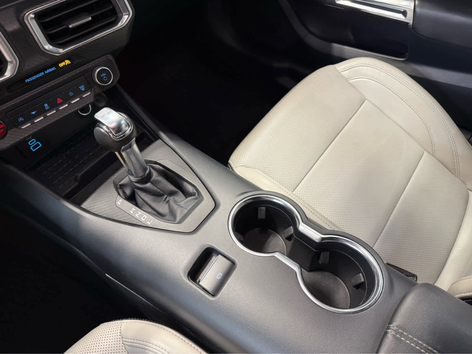 Used 2024 Ford Mustang Premium image 14