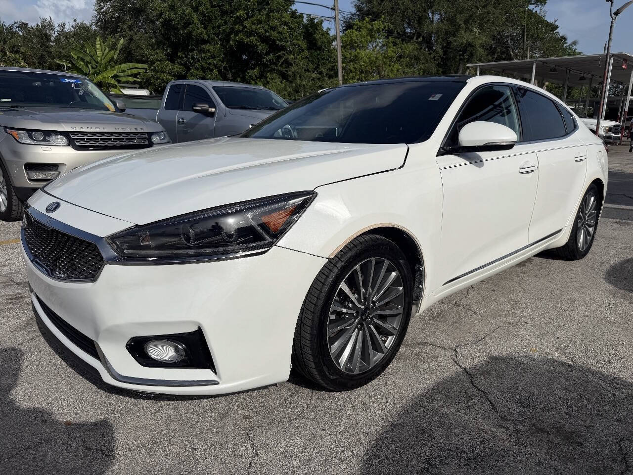 Used 2017 Kia Cadenza Premium FWD image 2