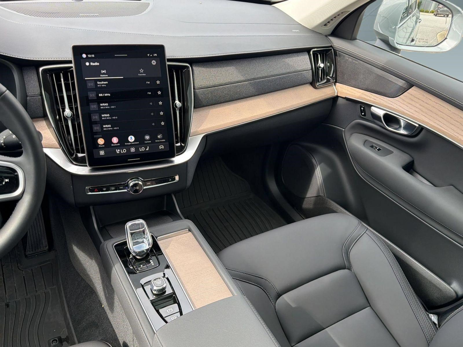 Certified 2025 Volvo XC90 B5 Plus AWD/4WD image 27
