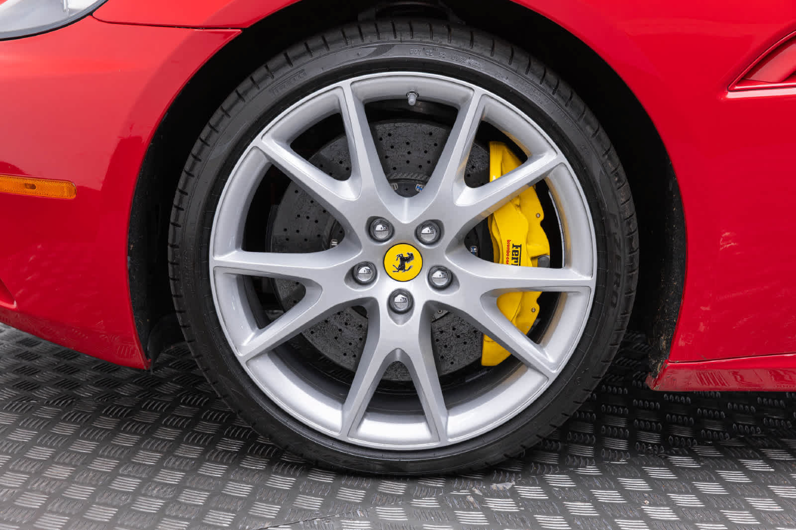 Used 2010 Ferrari California RWD image 8