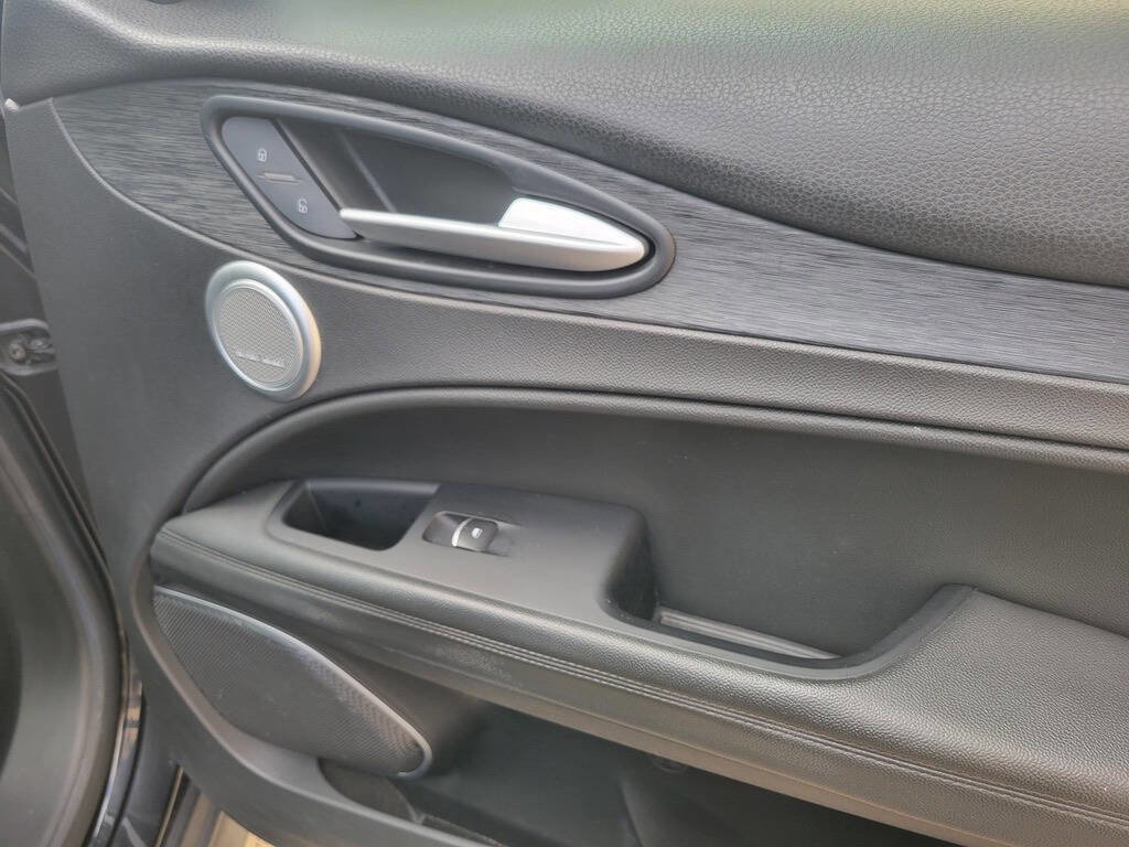 Used 2019 Alfa Romeo Stelvio Sprint w/ Nero Edizione image 40