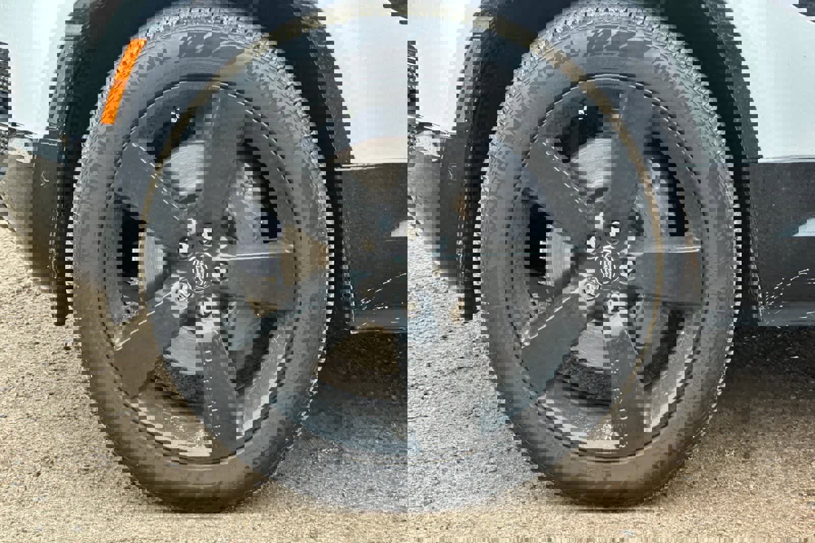 Used 2024 Land Rover Defender 110 X-Dynamic SE image 27