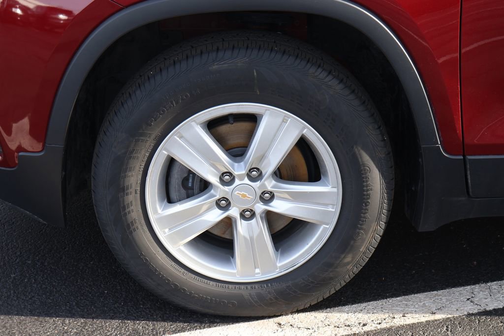 Used 2022 Chevrolet Trax LT w/ LT Convenience Package image 12