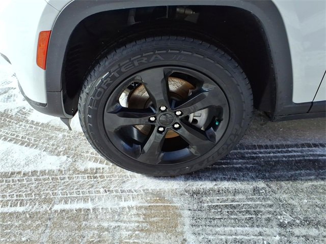 Used 2022 Jeep Grand Cherokee L Laredo image 9