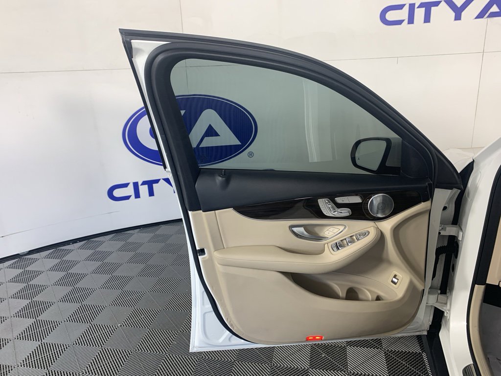 Used 2020 Mercedes-Benz GLC 300 4MATIC w/ Parking Assistance Package image 14