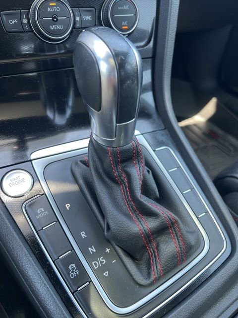Used 2017 Volkswagen Golf 4-Door FWD image 16