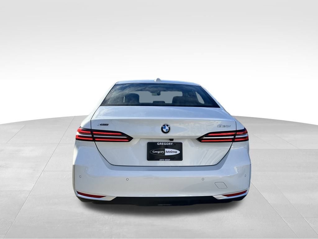 Used 2025 BMW 530i xDrive 530i xDrive w/ Premium Package image 8