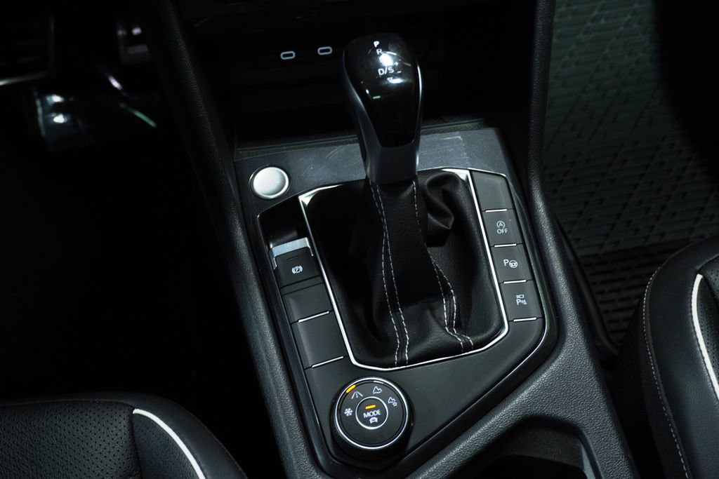 Used 2023 Volkswagen Tiguan SEL R-Line image 17