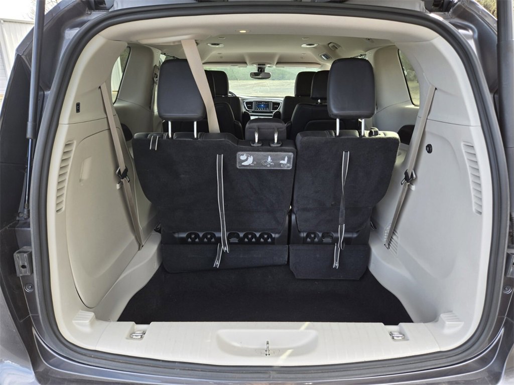 Used 2020 Chrysler Pacifica Touring-L image 17