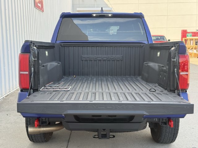 Used 2025 Toyota Tacoma TRD Off-Road AWD/4WD image 34
