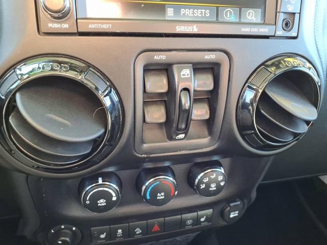 Used 2015 Jeep Wrangler Unlimited Sahara image 19