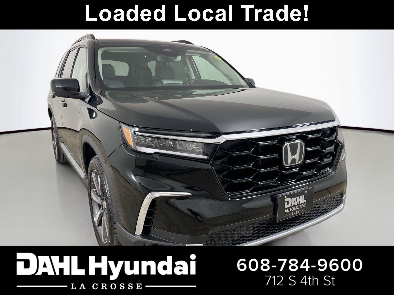Used 2025 Honda Pilot Touring image 1