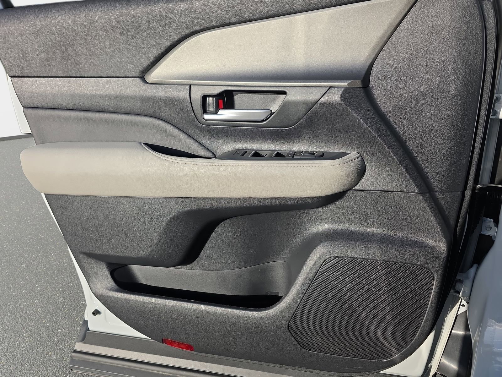Used 2025 Toyota Grand Highlander AWD image 28