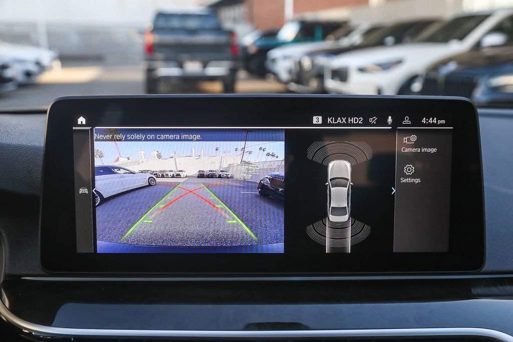 Certified 2023 BMW 530e w/ Convenience Package image 21