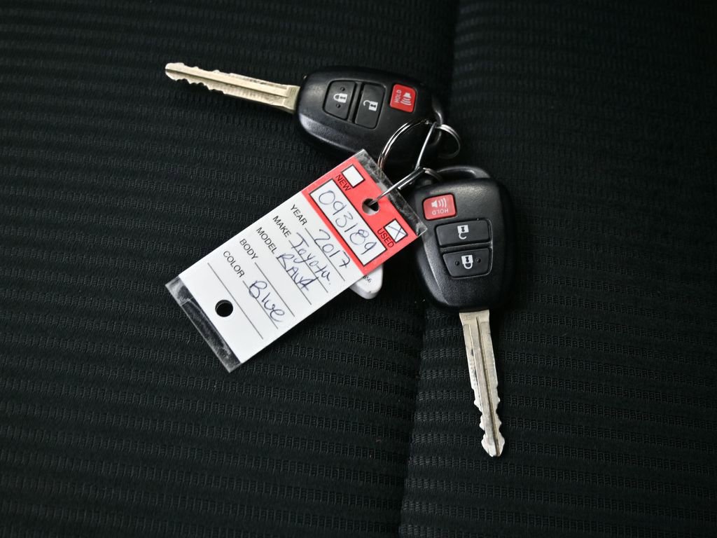 Used 2017 Toyota RAV4 LE w/ Carpet Mat Package image 25