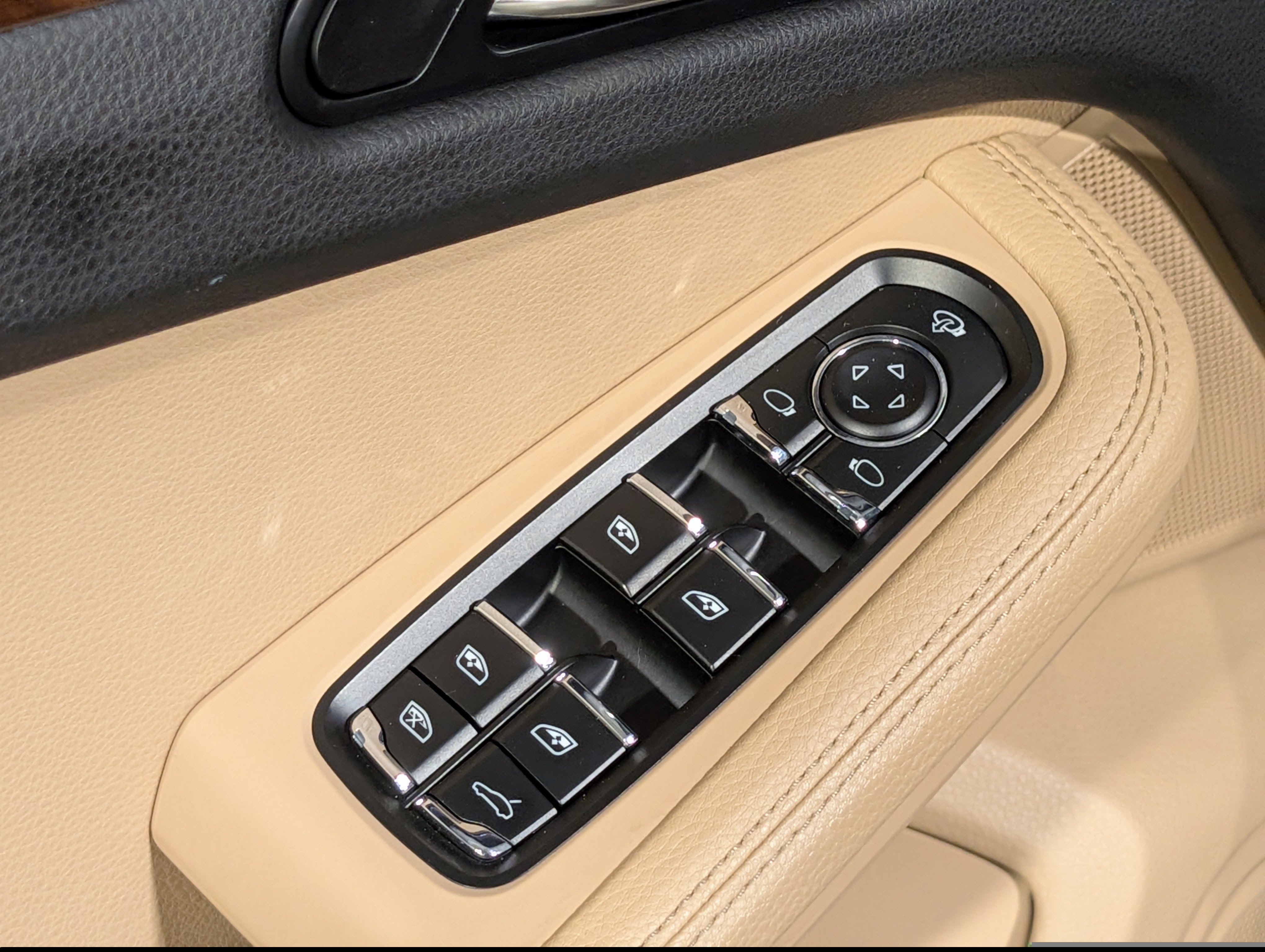 Certified 2022 Porsche Macan image 20