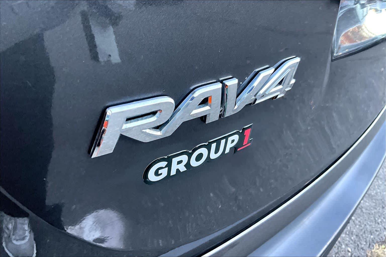 Used 2018 Toyota RAV4 LE w/ Carpet Mat Package AWD/4WD image 10