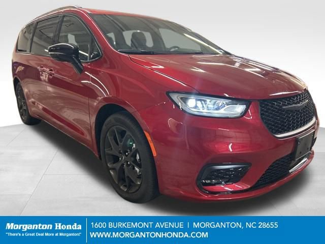 Used 2025 Chrysler Pacifica Limited image 1