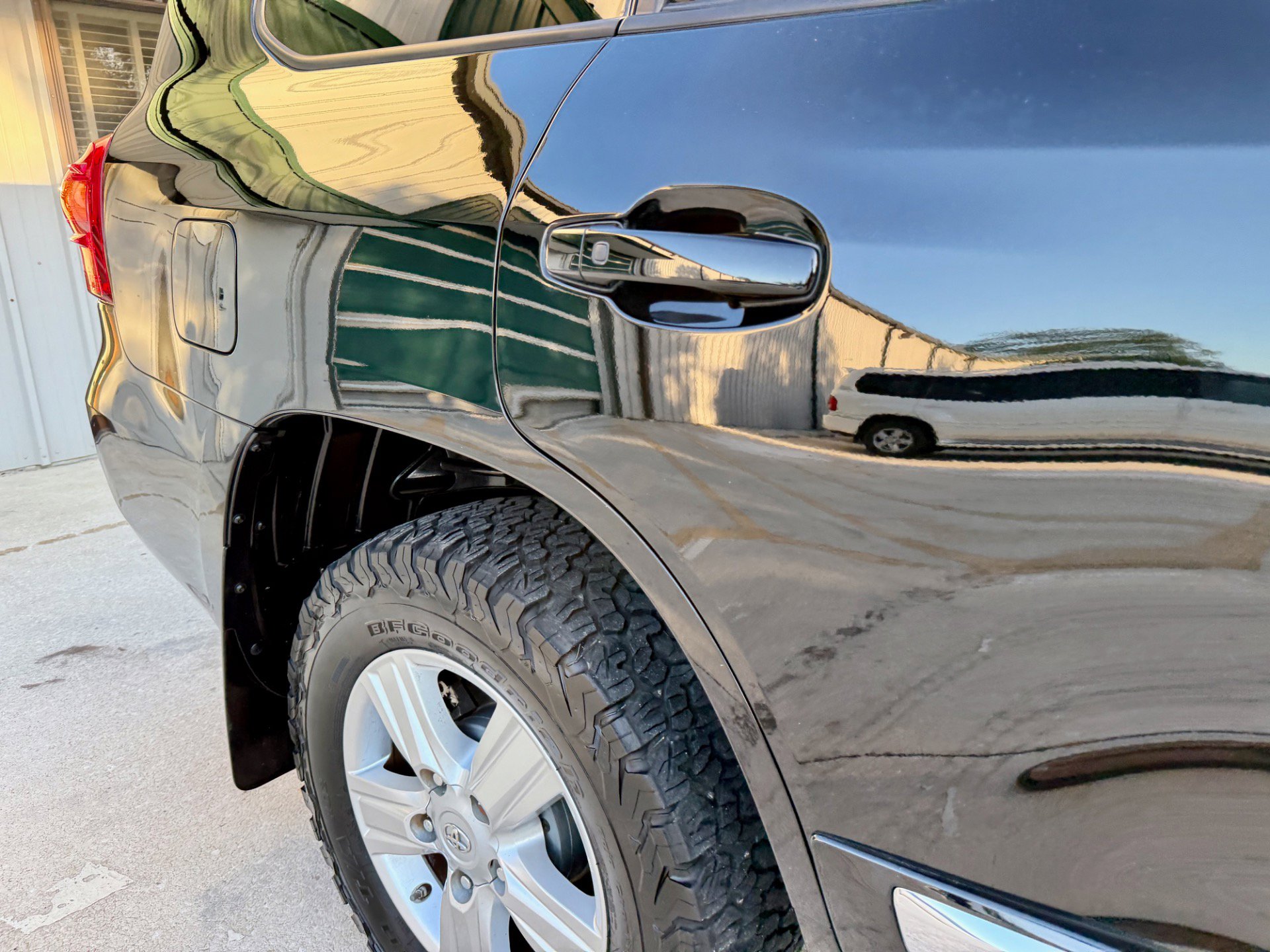 Used 2013 Toyota Land Cruiser image 16