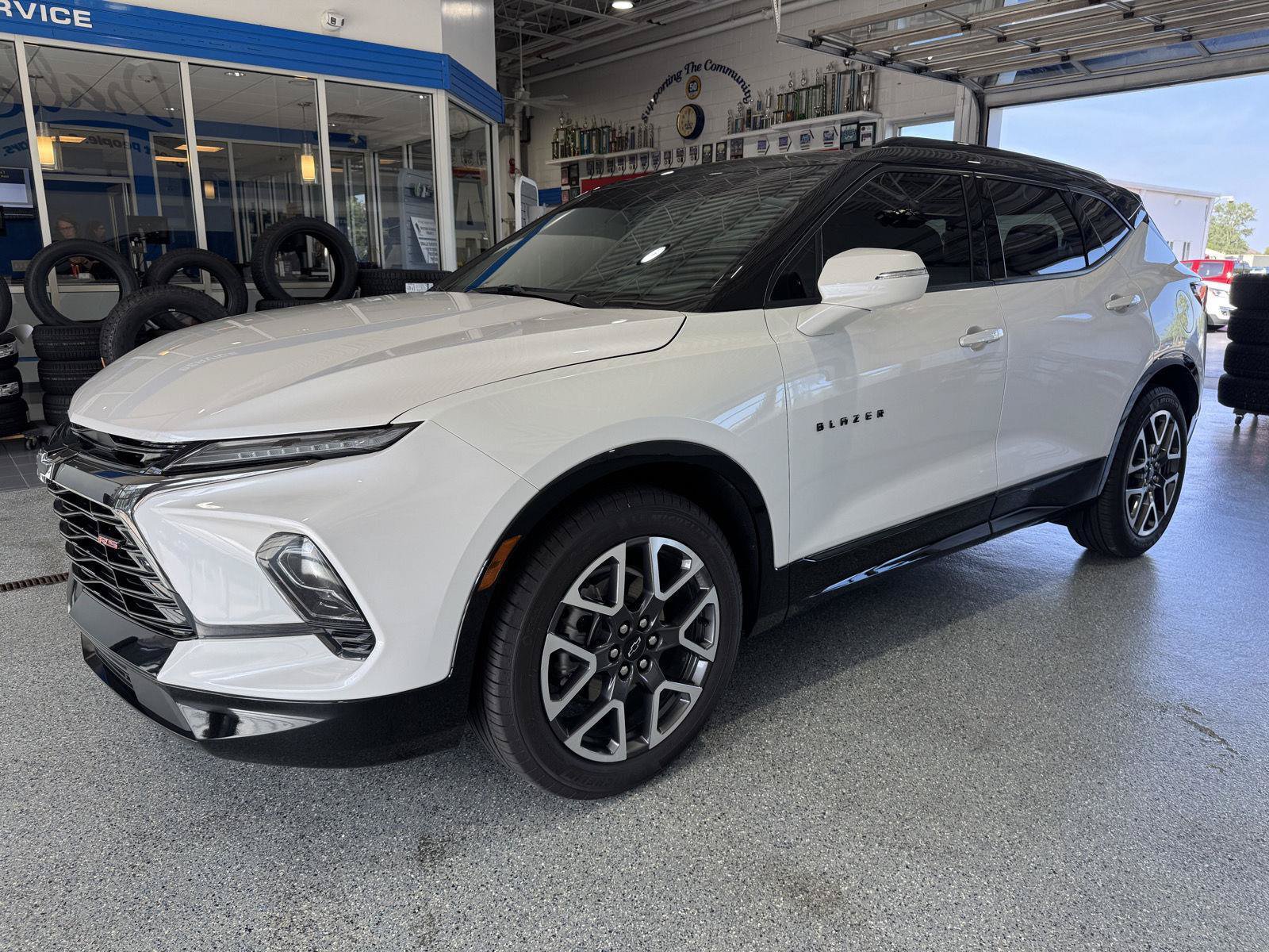 Used 2025 Chevrolet Blazer RS w/ Enhanced Convenience Package AWD/4WD image 4