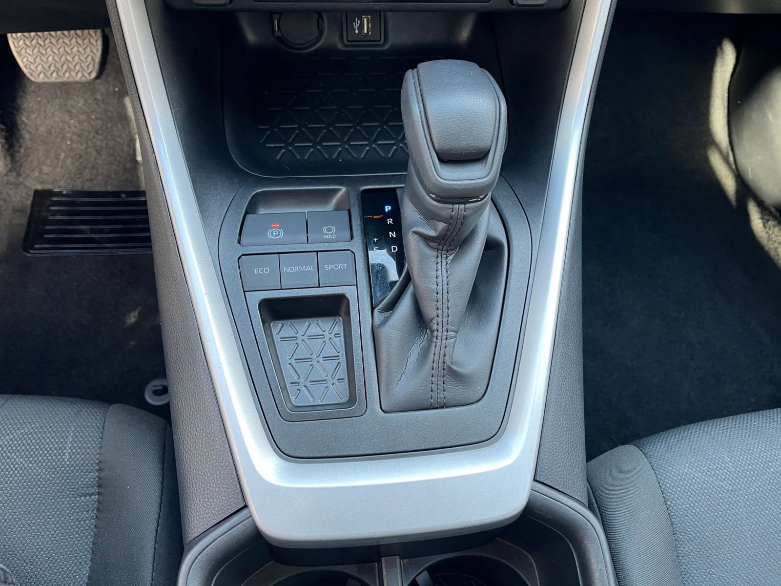 Used 2025 Toyota RAV4 XLE image 41