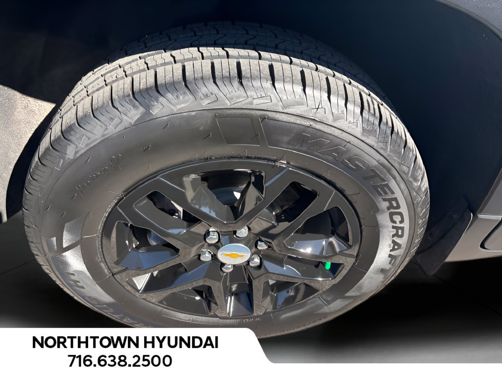 Used 2023 Chevrolet Traverse LS AWD/4WD image 38