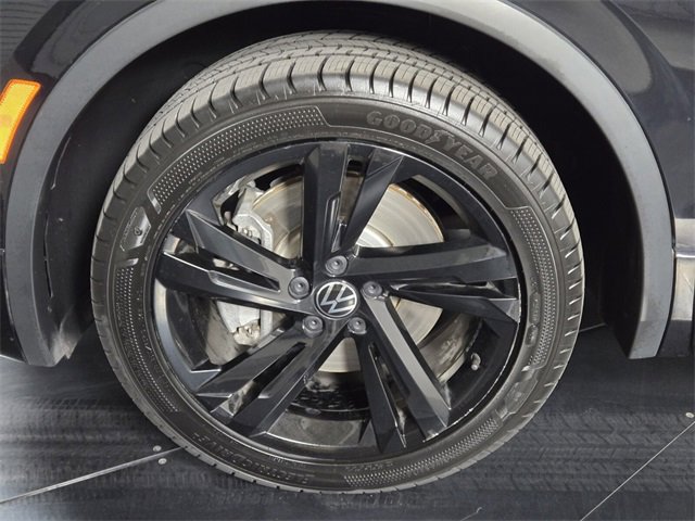 Used 2023 Volkswagen Tiguan SE R-Line image 12