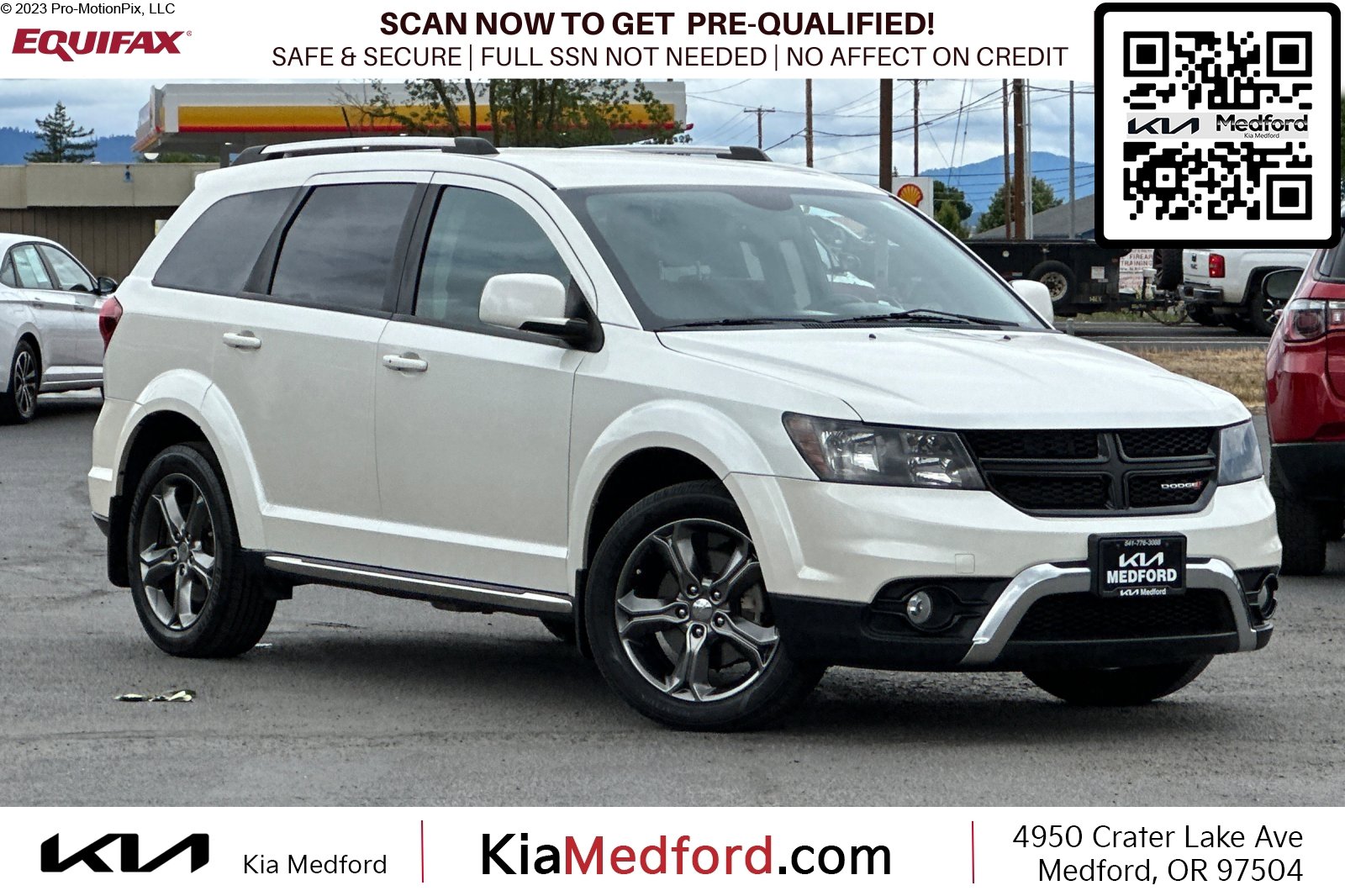 Used 2017 Dodge Journey Crossroad FWD image 1