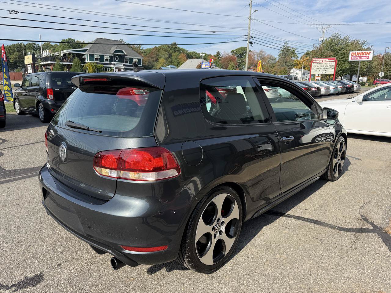 Used 2011 Volkswagen Golf 2-Door FWD image 4