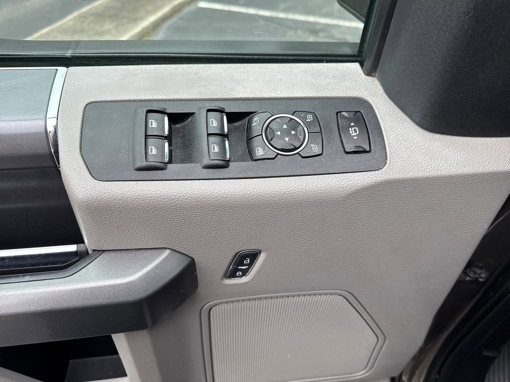 Used 2017 Ford F250 XLT w/ XLT Premium Package AWD/4WD image 19