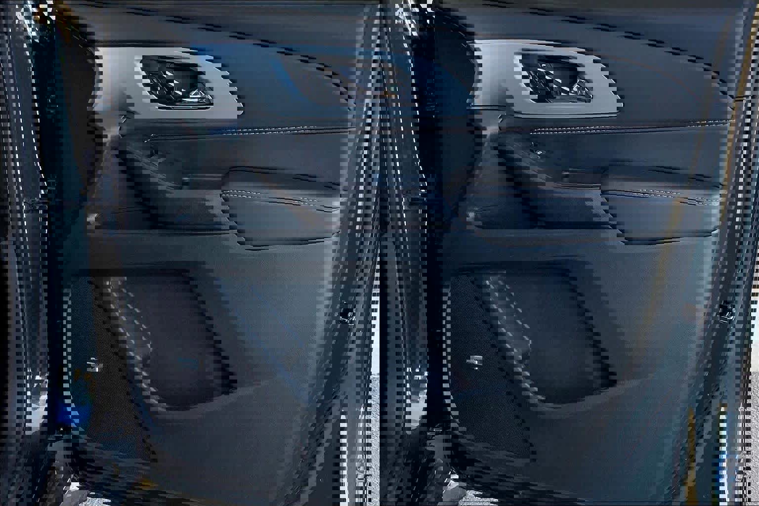 Used 2021 Chevrolet Traverse RS image 23