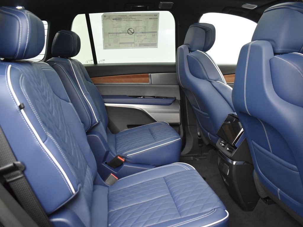 New 2026 Cadillac Vistiq Premium Luxury w/ LPO, Floor Liner Package image 37