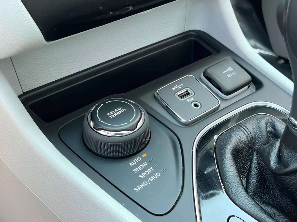 Used 2020 Jeep Cherokee Limited AWD/4WD image 27