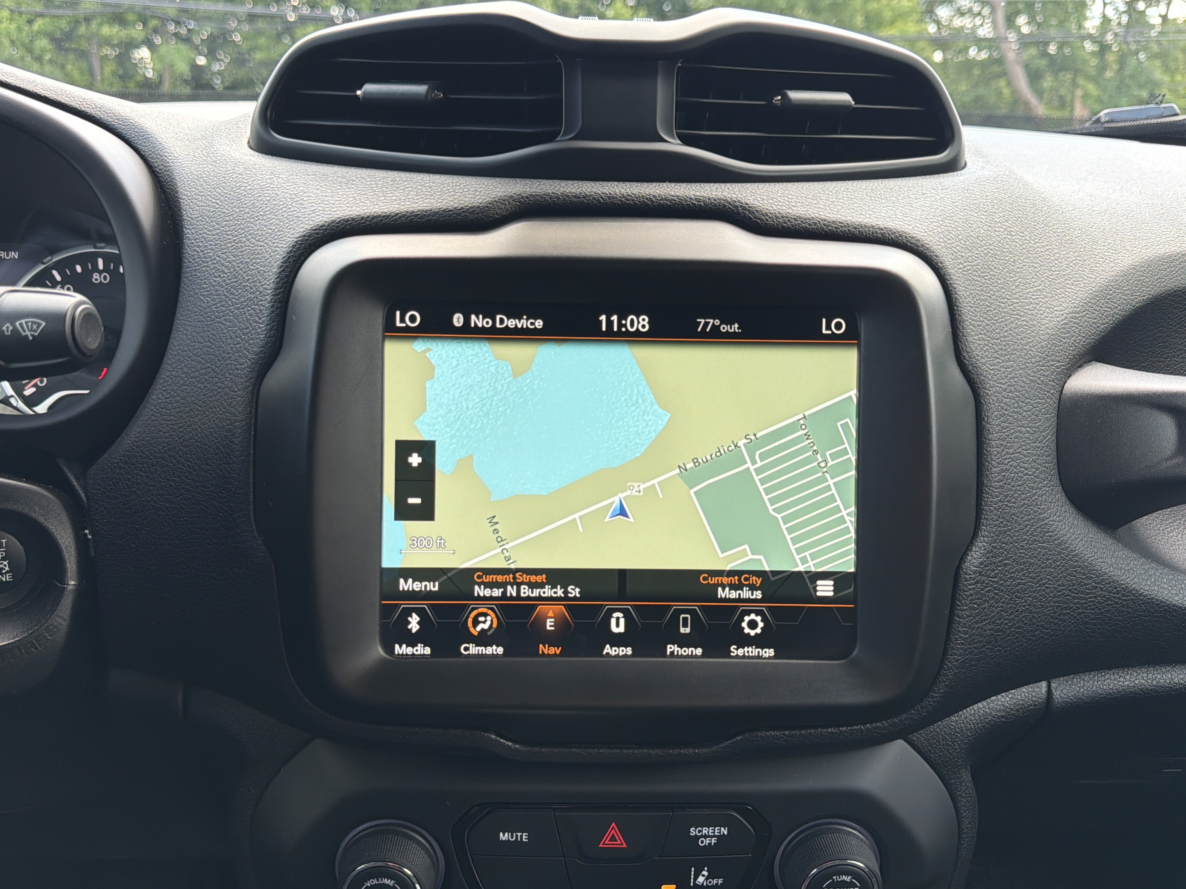 Used 2022 Jeep Renegade Latitude AWD/4WD image 16