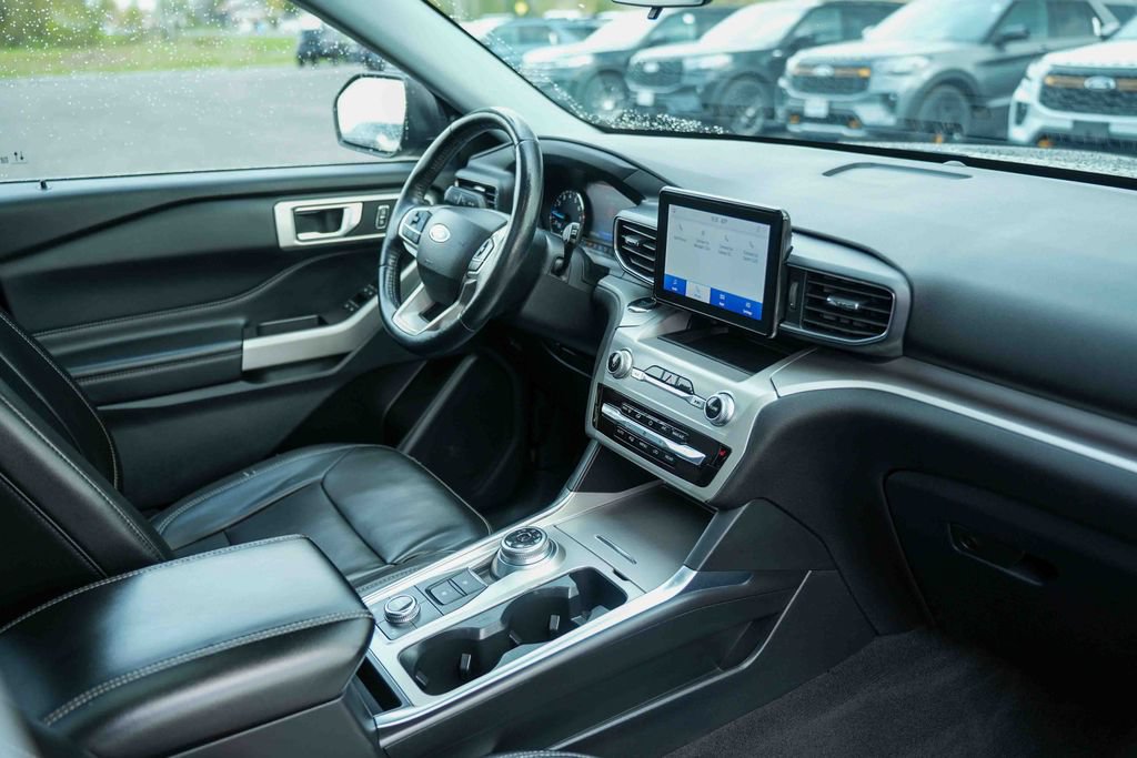 Used 2022 Ford Explorer XLT w/ Equipment Group 202A AWD/4WD image 15