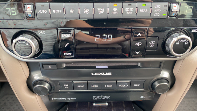 Used 2022 Lexus GX 460 Luxury w/ Accessory Package AWD/4WD image 18