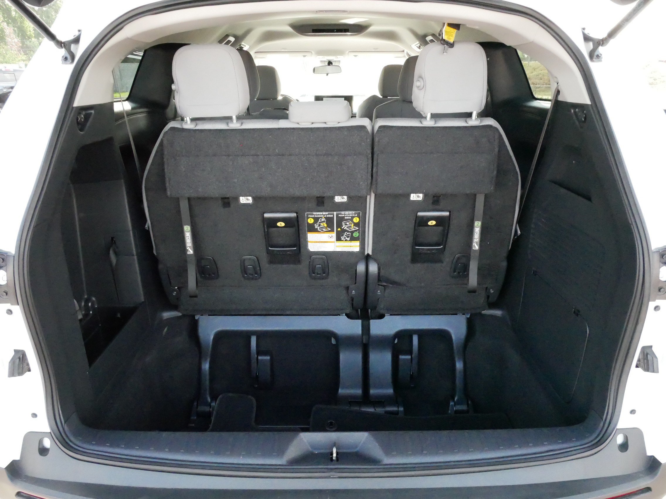 Certified 2025 Toyota Sienna LE FWD image 18