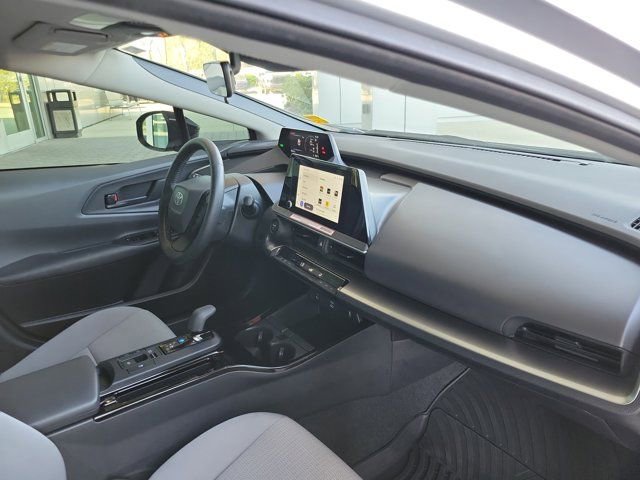 Used 2023 Toyota Prius LE image 31