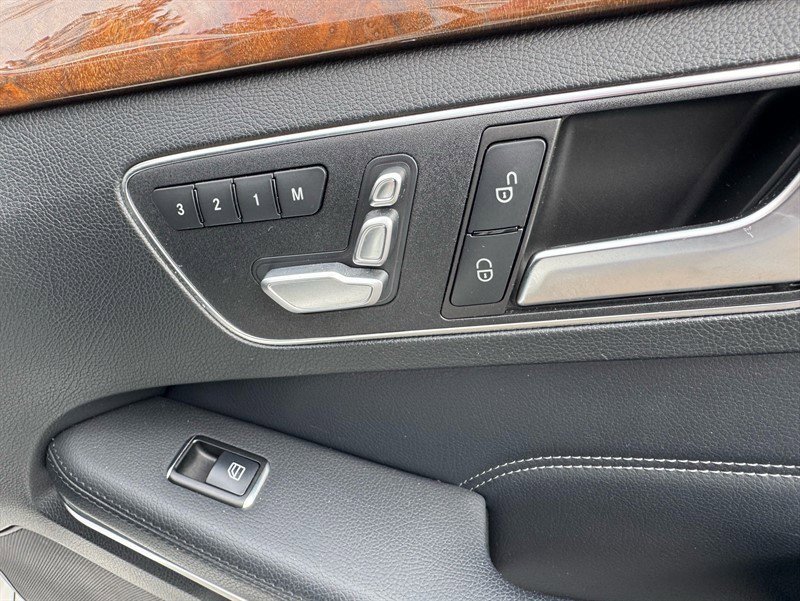 Used 2014 Mercedes-Benz E 350 4MATIC Sedan image 23