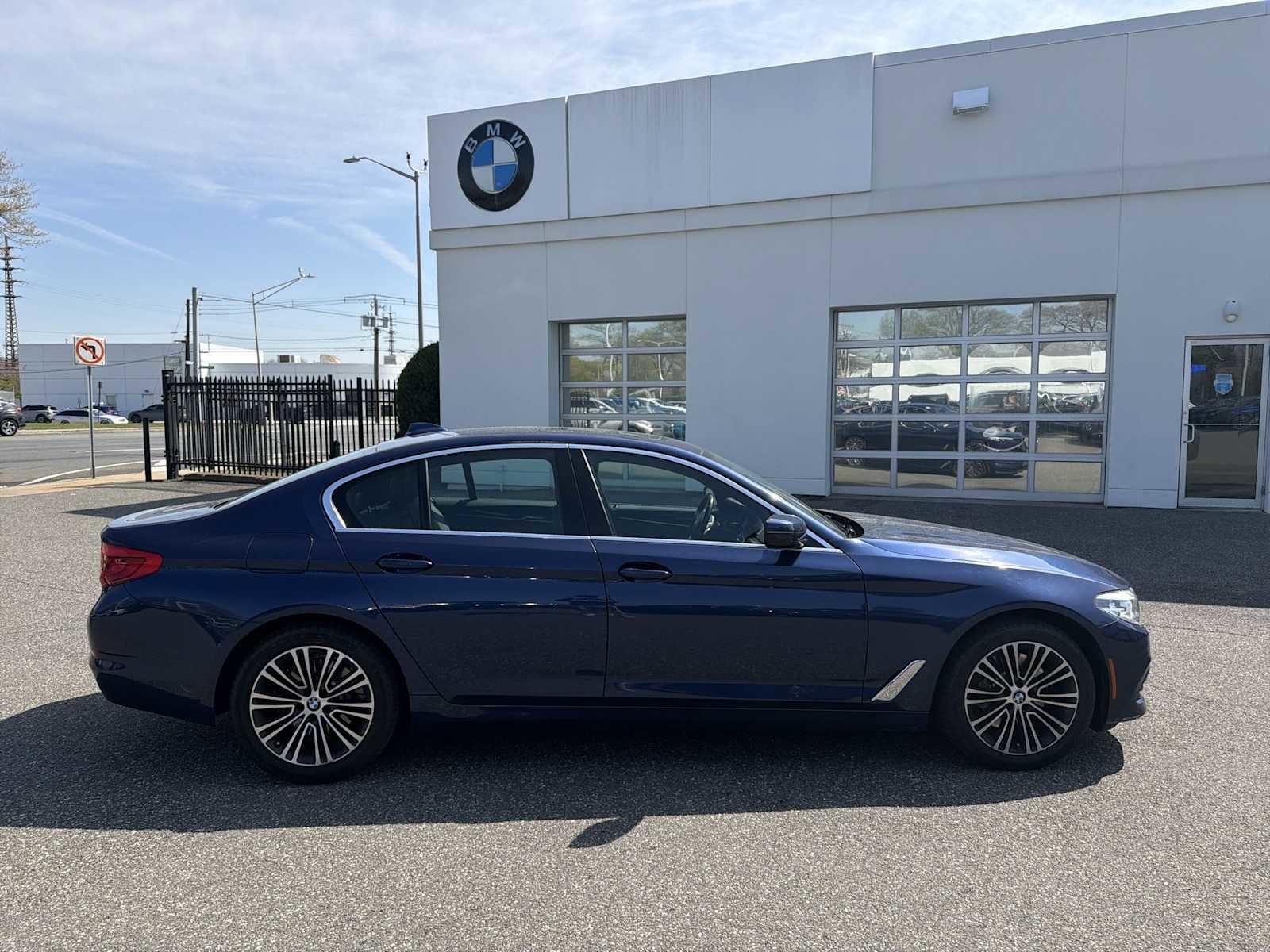 Used 2019 BMW 530i xDrive w/ Convenience Package AWD/4WD image 4