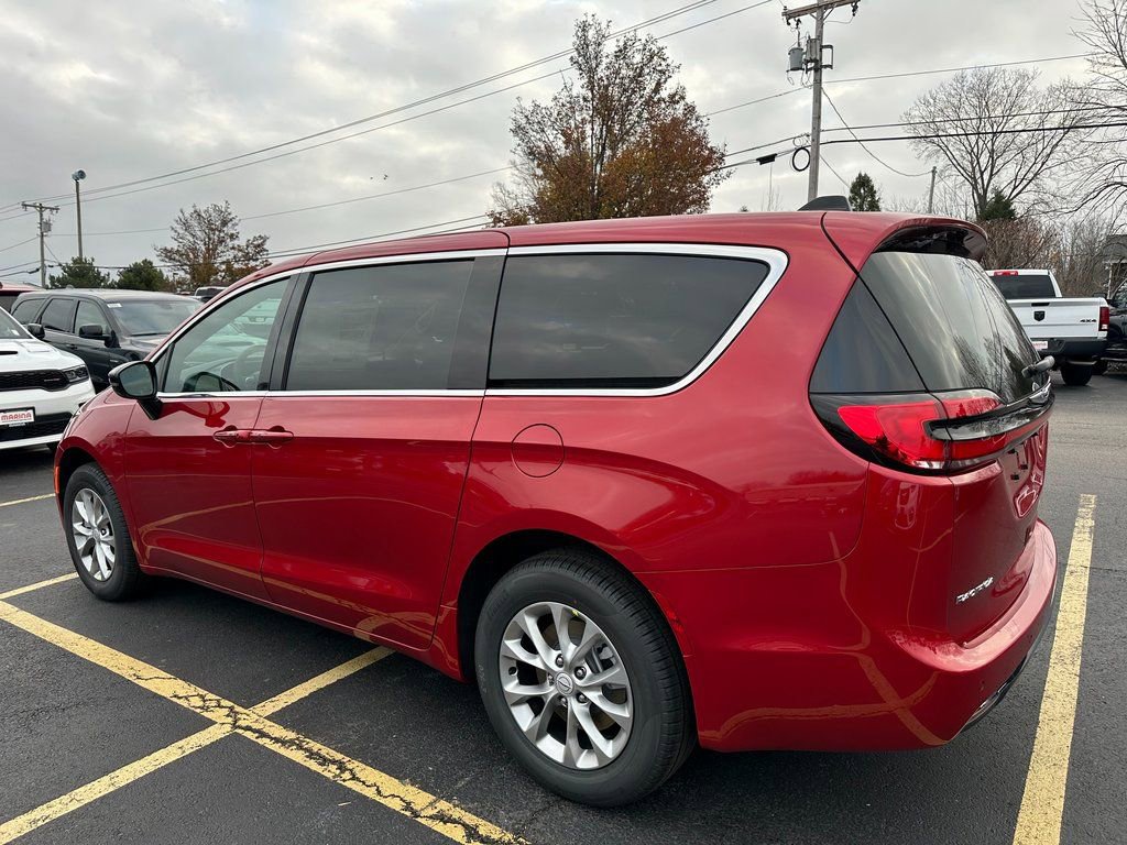 New 2026 Chrysler Pacifica Select image 10