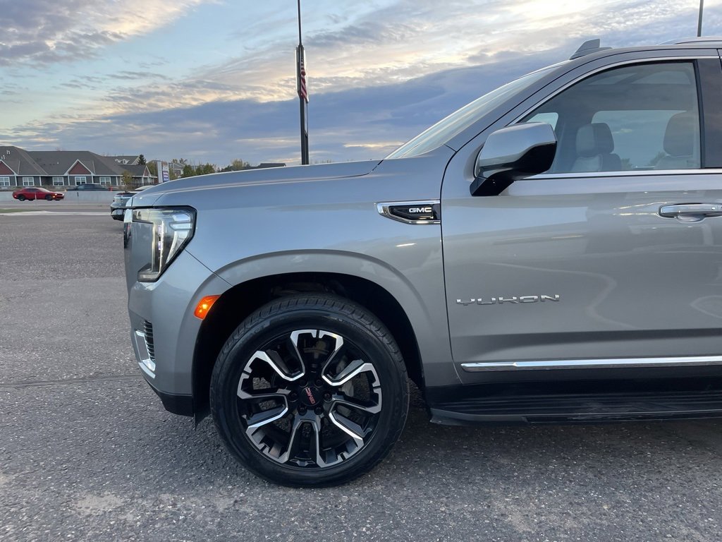 Used 2023 GMC Yukon XL SLT image 11
