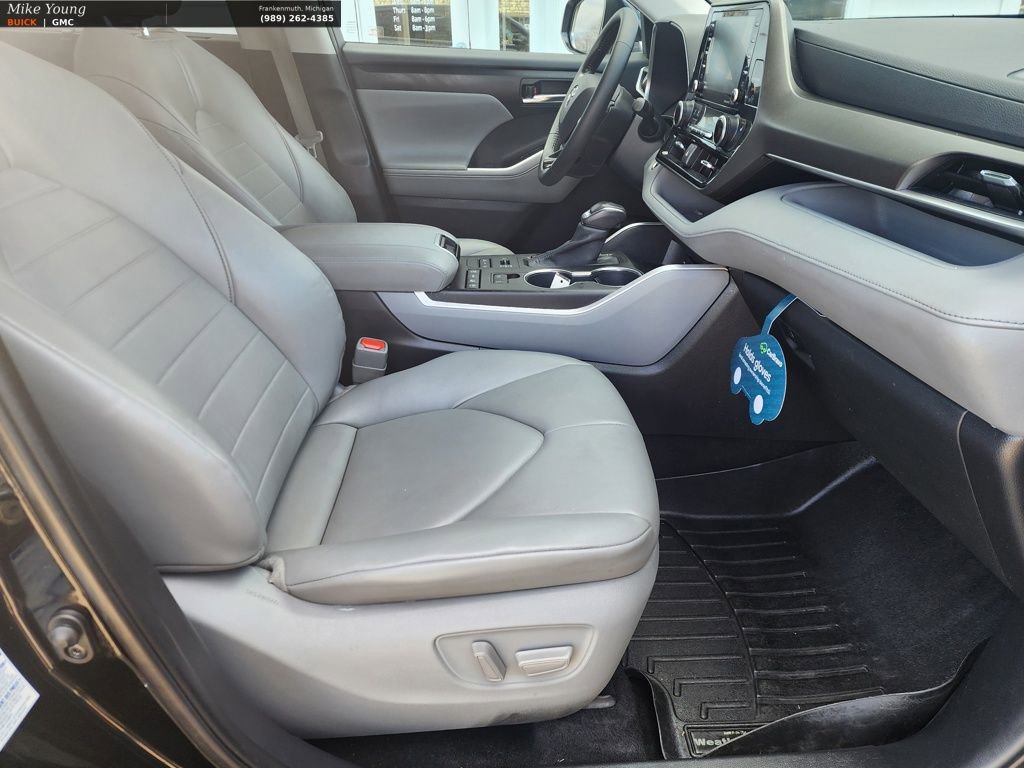 Used 2020 Toyota Highlander XLE image 19