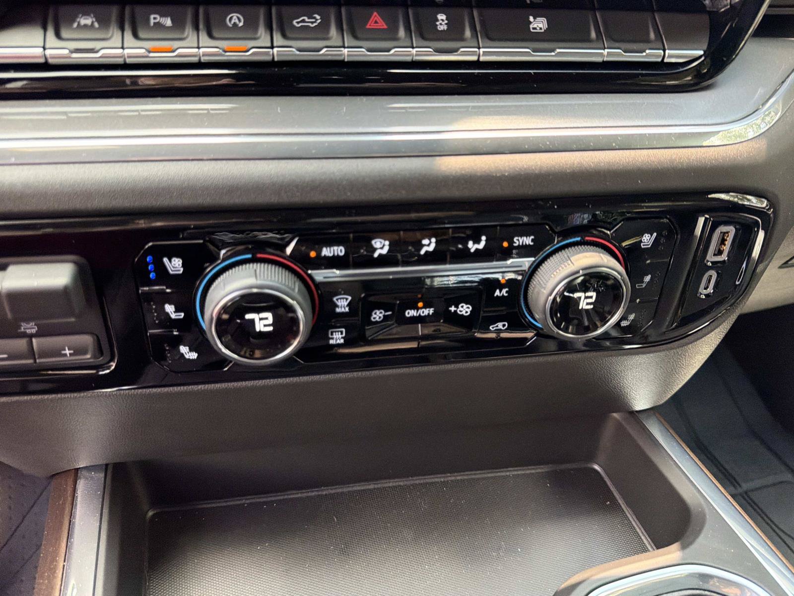 Used 2024 Chevrolet Silverado 1500 High Country w/ High Country Premium Package AWD/4WD image 27