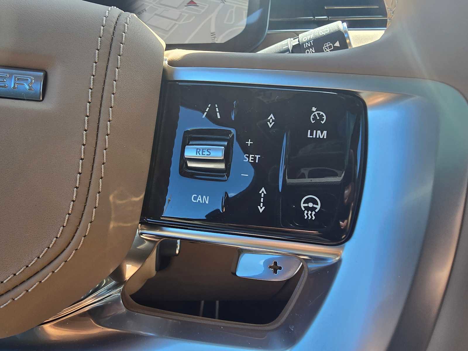 New 2025 Land Rover Range Rover SE image 31