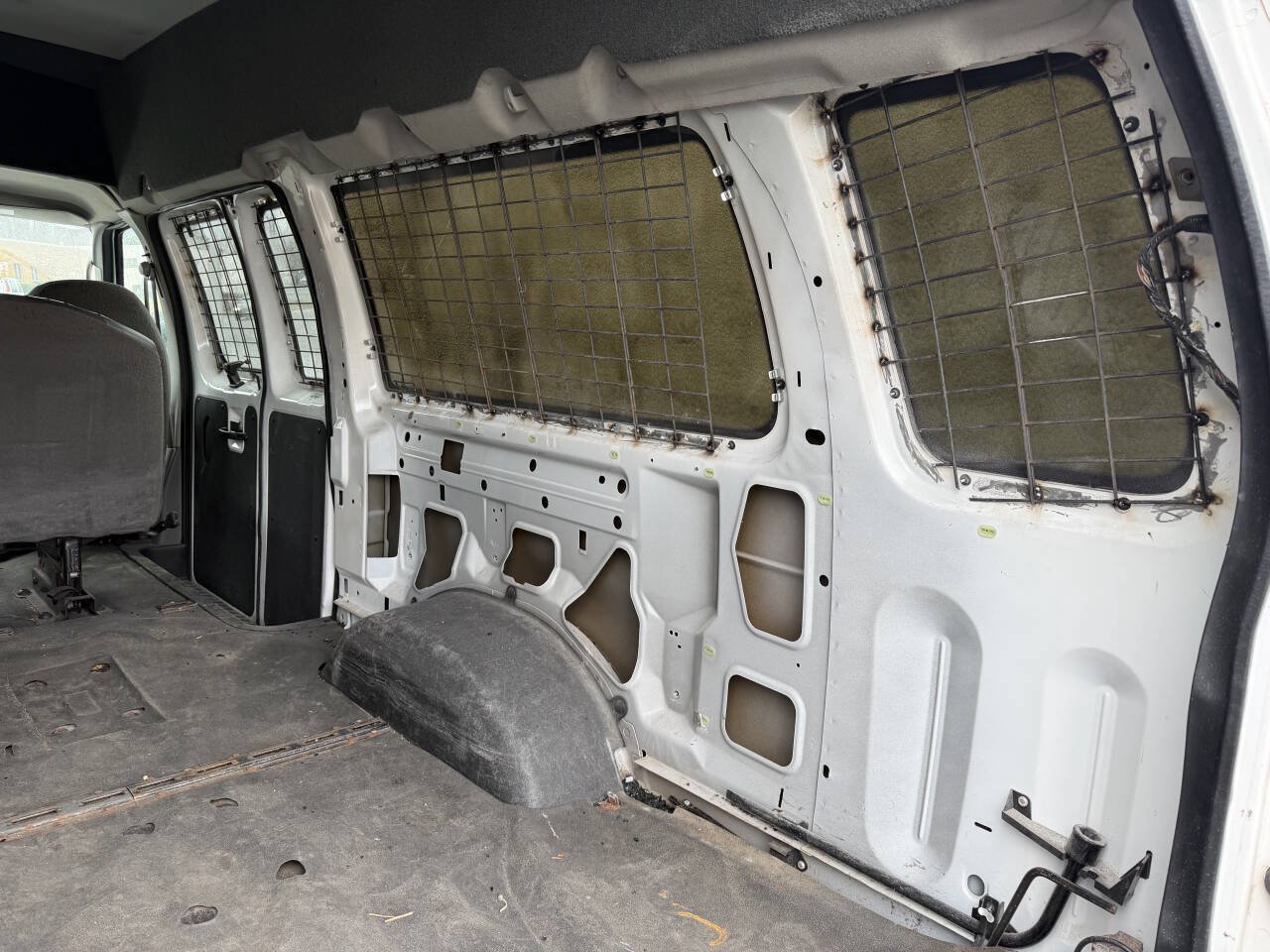 Used 2010 Ford E-350 and Econoline 350 XLT RWD image 24
