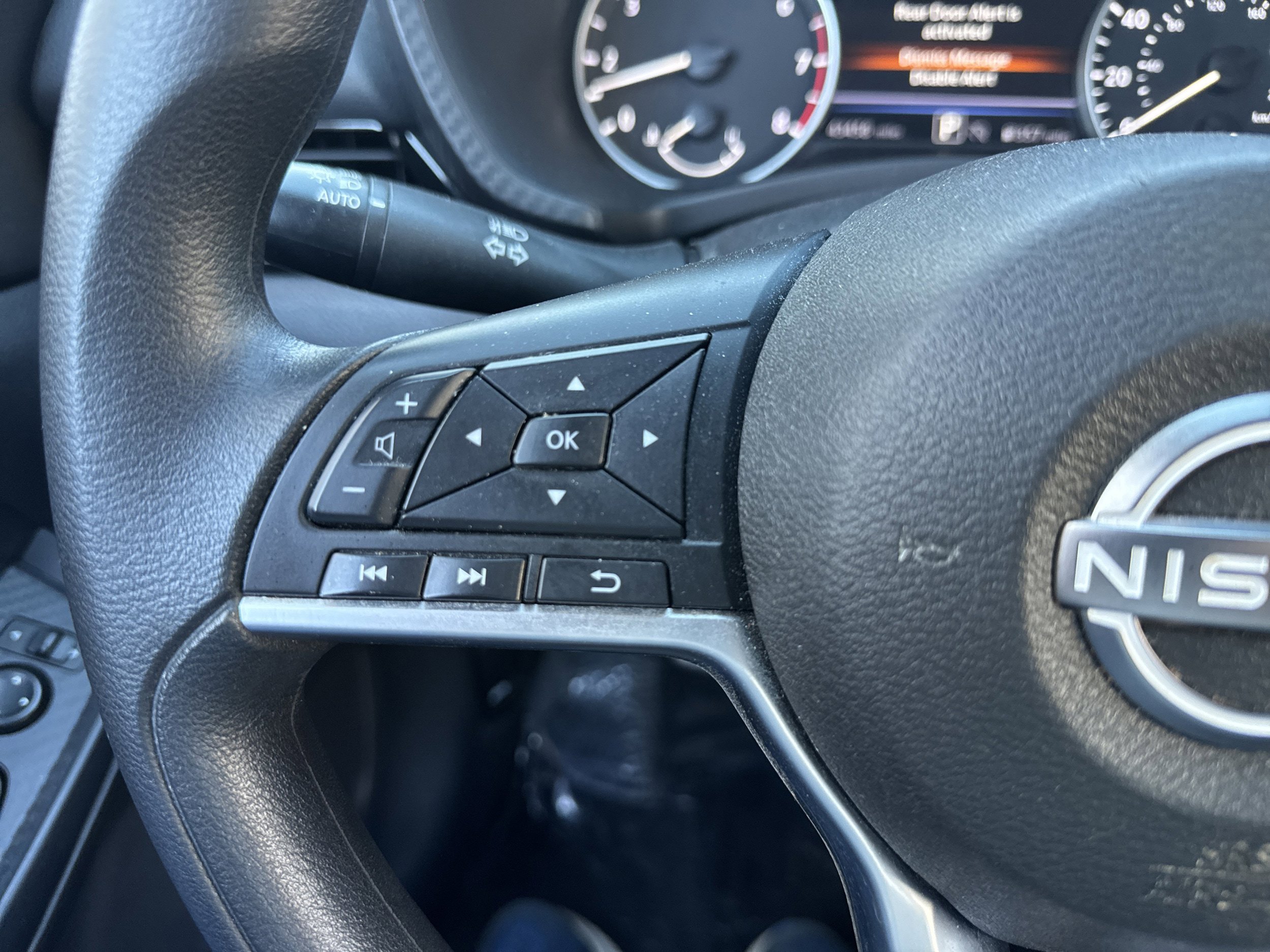 Used 2024 Nissan Sentra SV FWD image 17