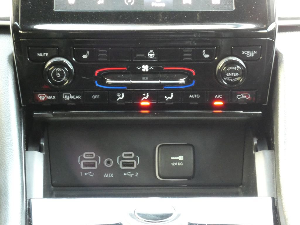 Used 2023 Jeep Grand Cherokee L Laredo AWD/4WD image 19