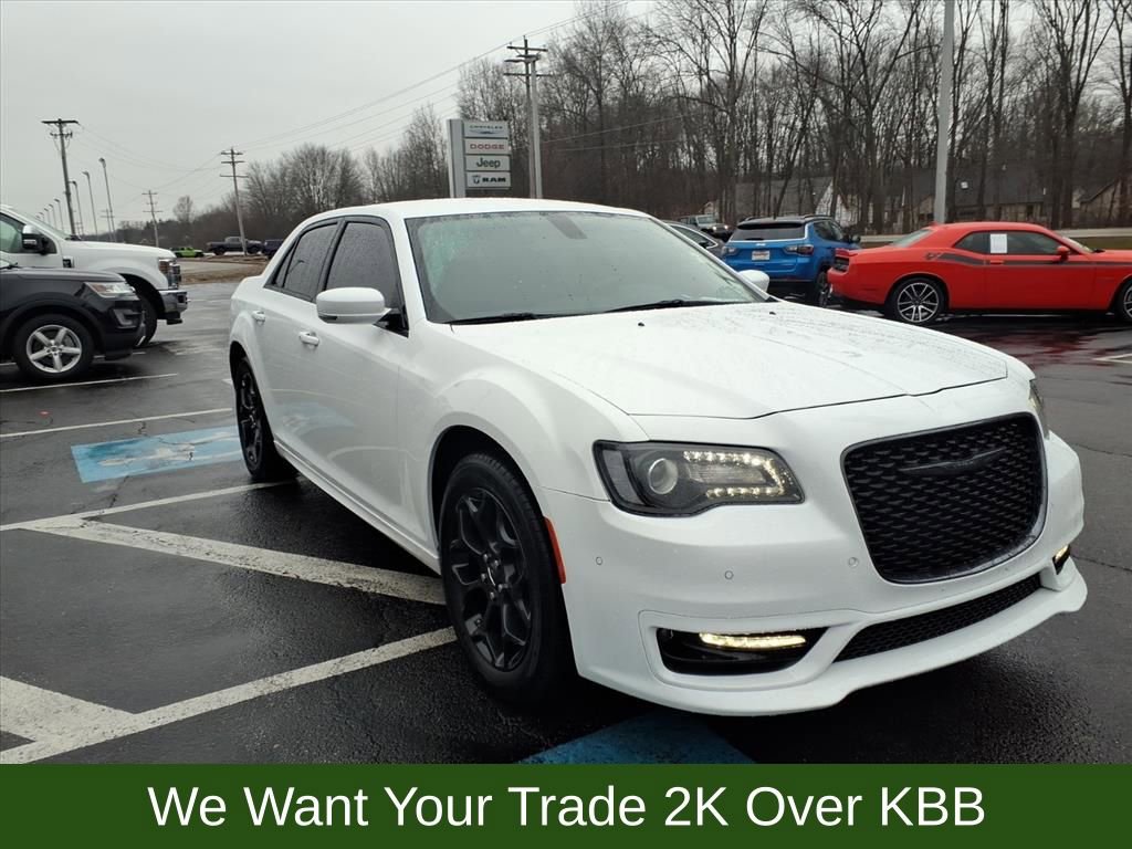 Used 2023 Chrysler 300 Touring L image 4